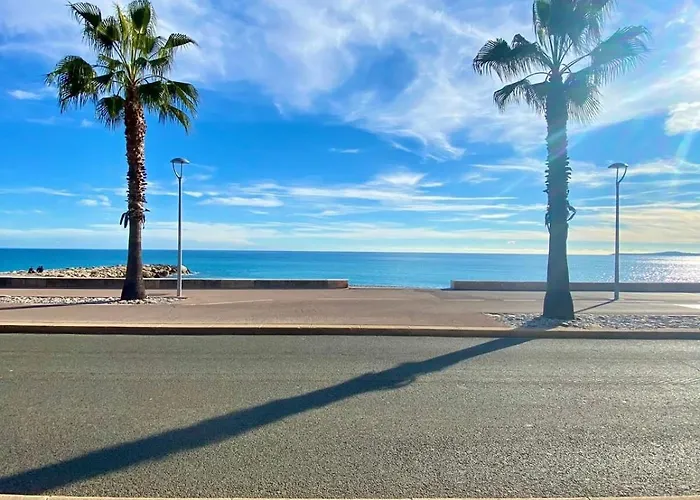 Le Pied Dans L'eau - Parking - Seaside - Hipprodrome * Cagnes-sur-Mer